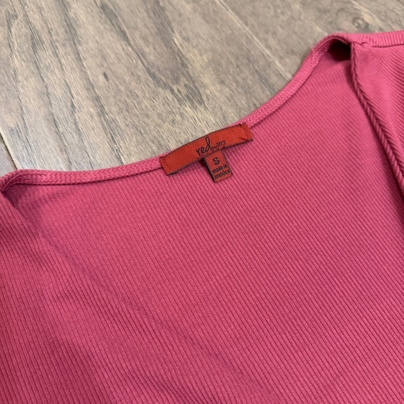 Red by BKE Buckle Women's Pink Ribbed Twist Front Long Sleeve Crop Top Size S - Picture 3 of 7